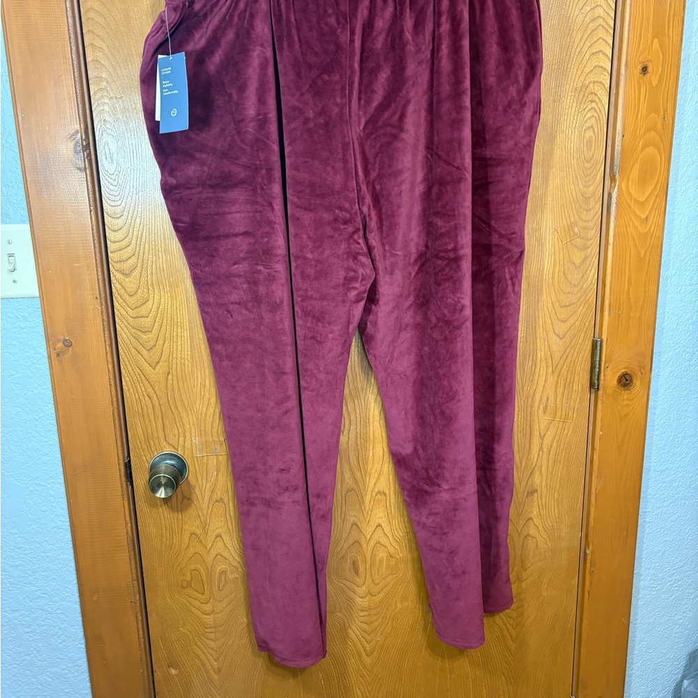 Universal Thread Wide Leg Velvet Pants in Burgundy 3X